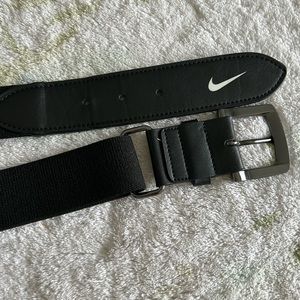 BLACK NIKE BELT